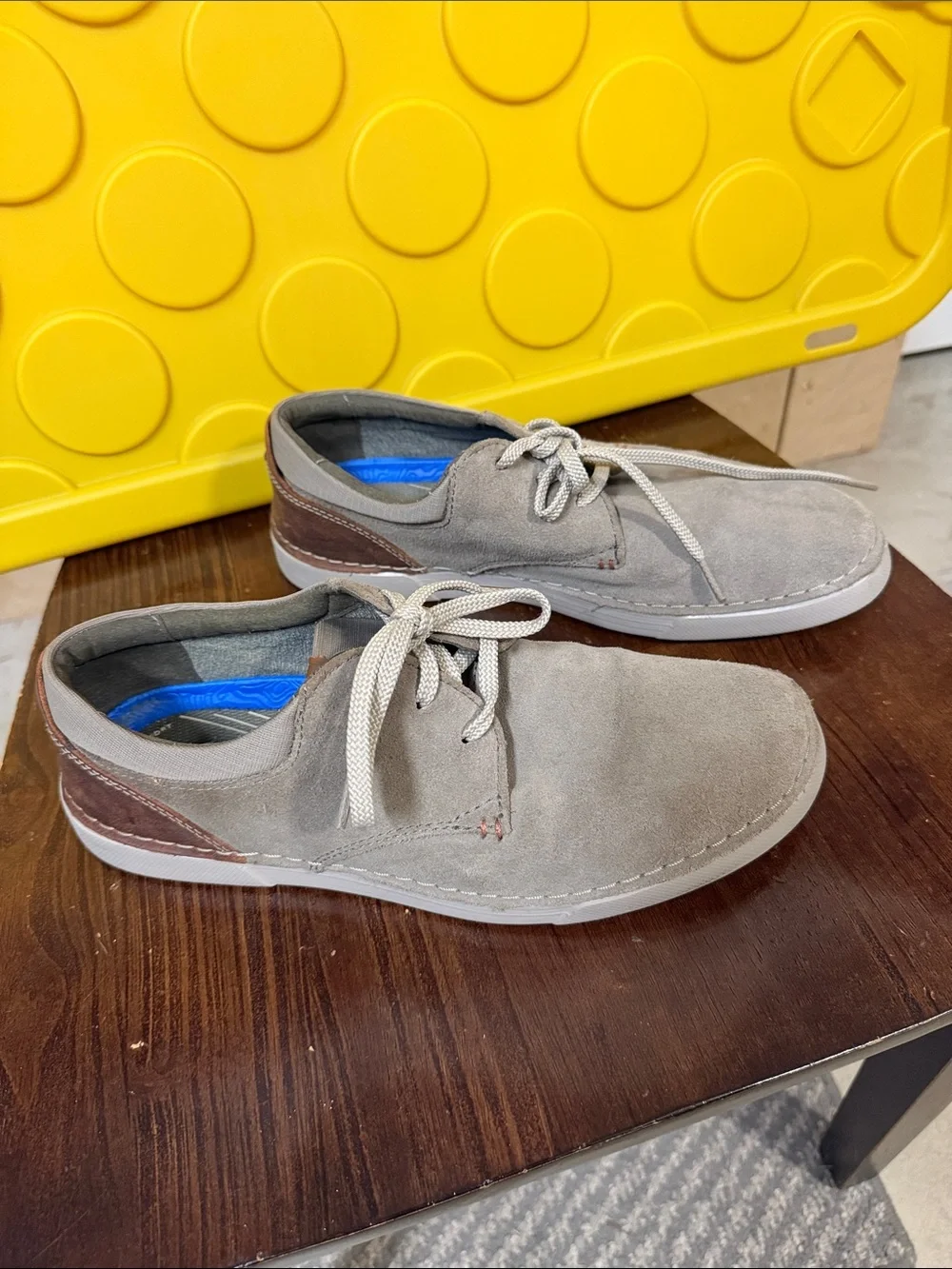 Clarks Men’s Chukka Boots in Taupe Suede Size 9